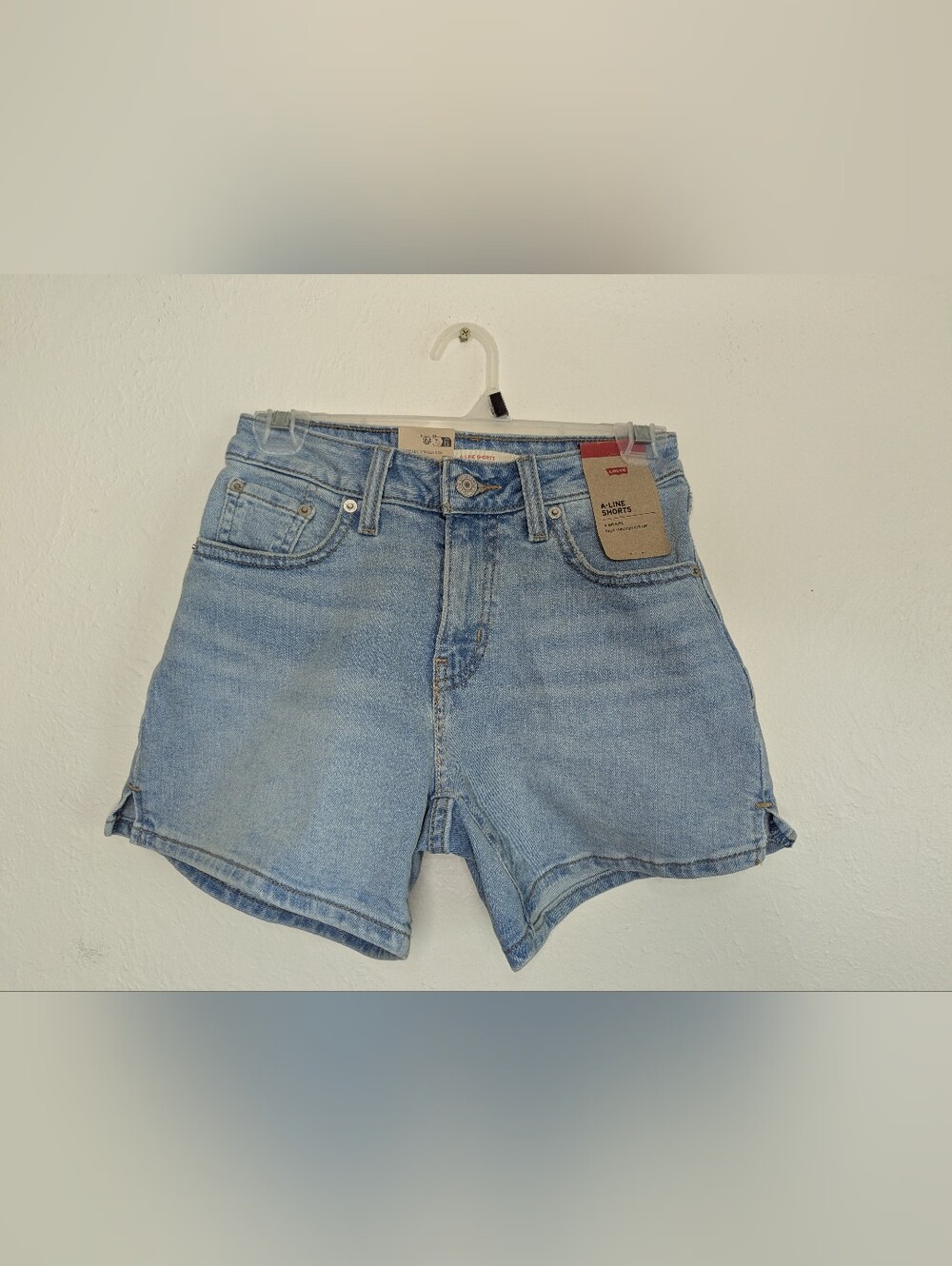 NWT Levi's Women's A-Line Denim Shorts Size 24 - Picture 1 of 6
